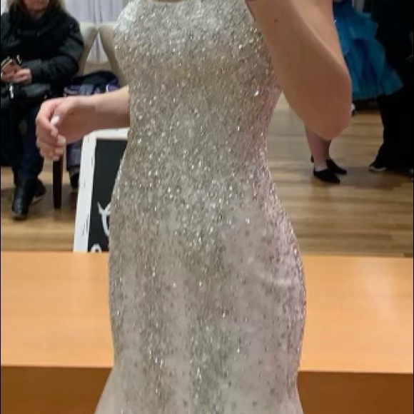 WHITE GOWN WITH SILVER AND CLEAR RHINESTONES women’s sz. 4 - Picture 5 of 14